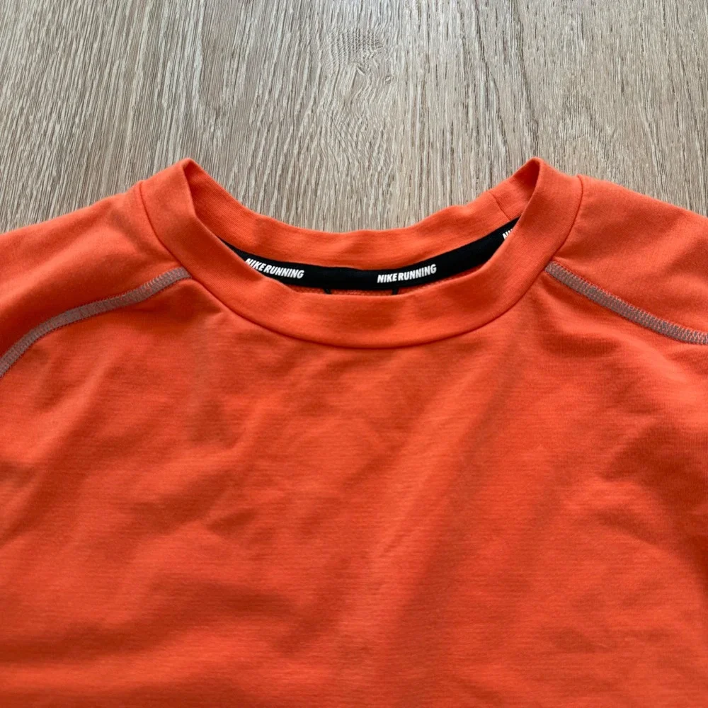 Nike Dri-FIT Sprint Long Sleeve Crew Running Shirt Mens Large Orange Thumbhole